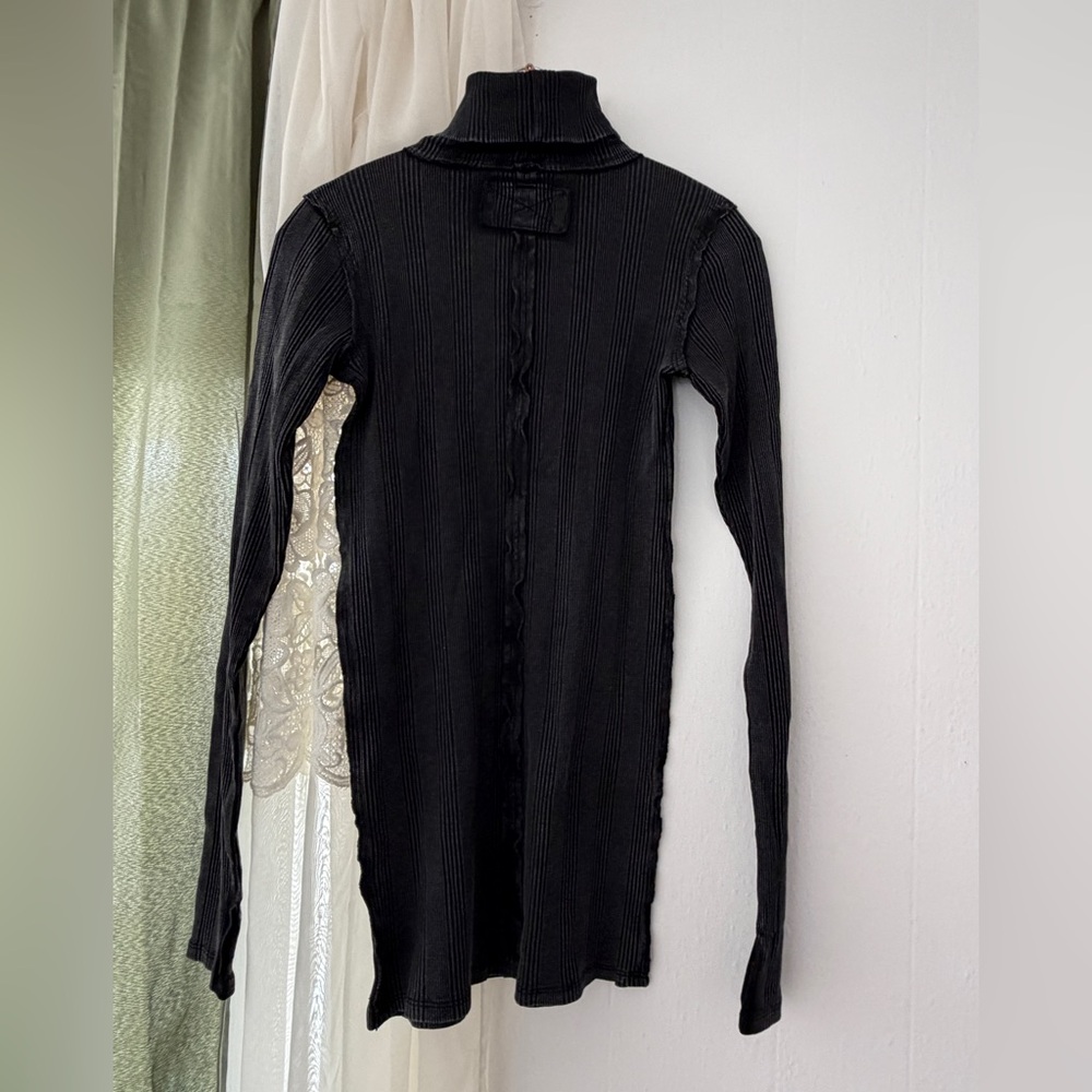Free People We The Free Turtleneck Top Women XS Black New Ribbed Thumbholes